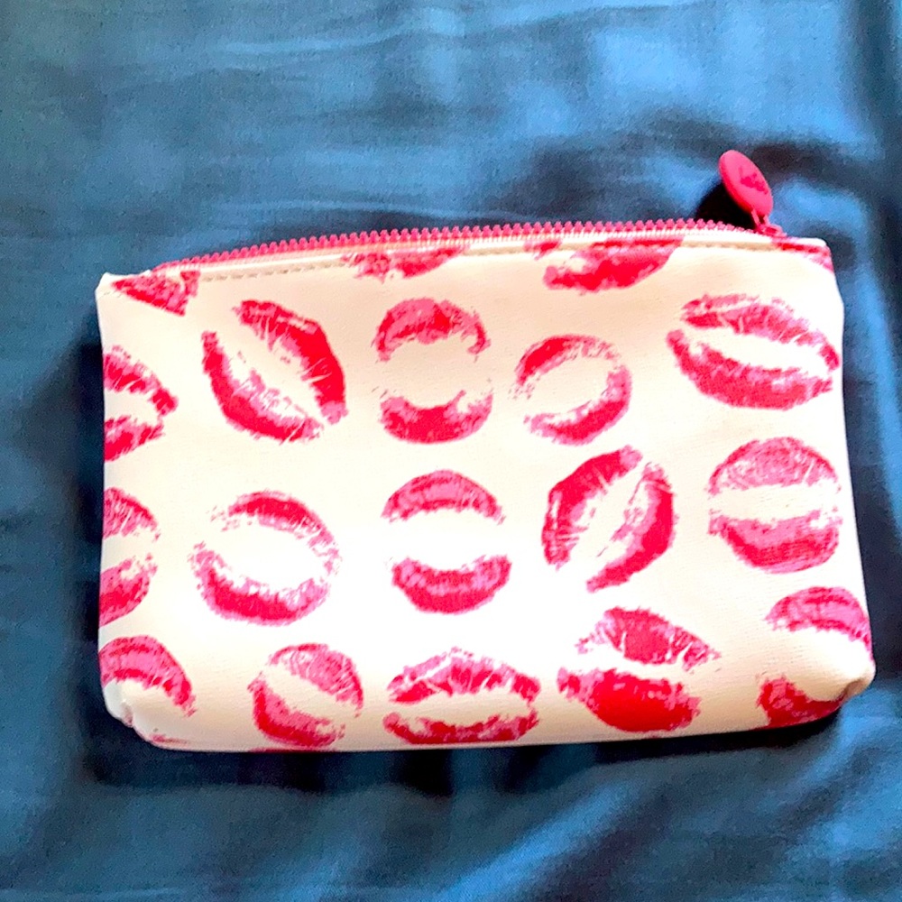 Small pink makeup bag with lips design